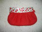 les créations d'une fille à frange : pochette cerises