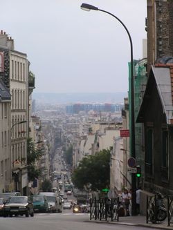 Rue_de_Menilmontant_in_Paris