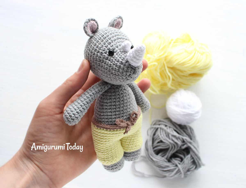 Cuddle-Me-Rhino-crochet-pattern-by-Amigurumi-Today