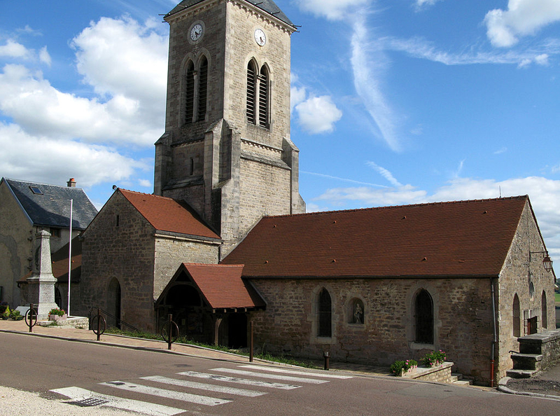 1024px-Sombernon_(église_et_monument-aux-morts)_6305