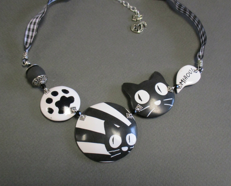 Collier chat Isa07