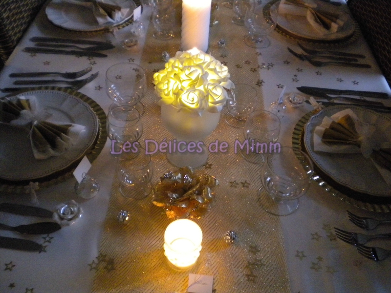 Ma table de Noël en blanc et or avec une pointe d'argent 7