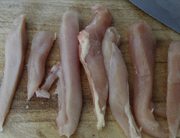 Filets de poulets coupés crus