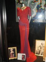 Oleg_Cassini-dress_red_purple_sash-the_dress-exhib-2010-marilyn_remembered-1