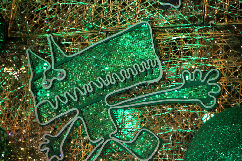 noel_2018_galeries_lafayette_sapin_neon