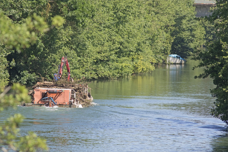 Barge entretien rivière 2 200520