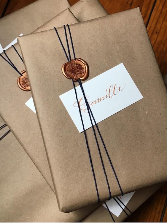 diy_wrap_gift_wax_seal_gold