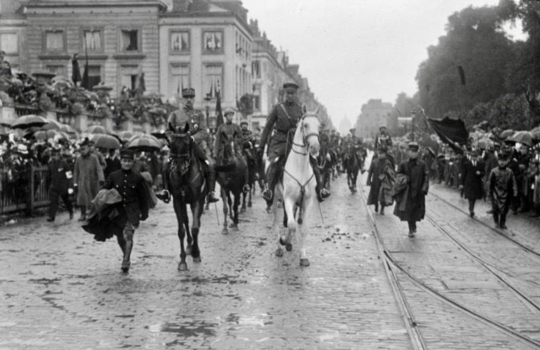 Foch-Albert-Bruxelles-fete-victoire--juillet-1919