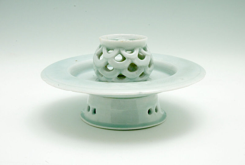 Foliate Cup Stand with Notched Rim and Reticulated Cup Receptacle, Southern Song dynasty (1127-1279)