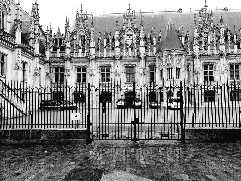 INADMISSIBLE! Violences policières contre les AVOCATS du barreau de ROUEN en grève devant le Parlement de Normandie…