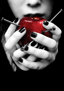 Poison_Apple_by_LoveTheVoid_1_