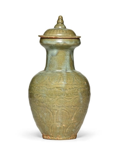 A Longquan celadon-glazed 'petal' vase and cover, Ming dynasty (1368-1644)