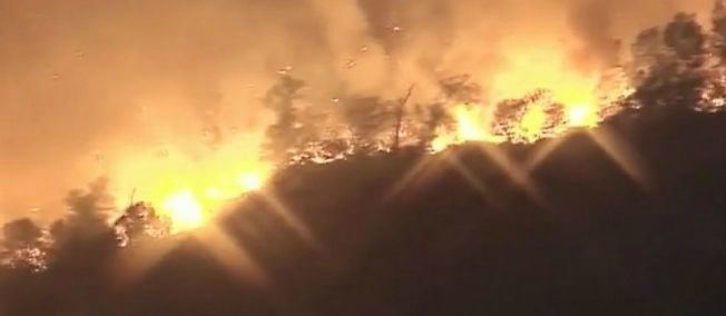 feu de forêt menace des centaines de maisons en Californie