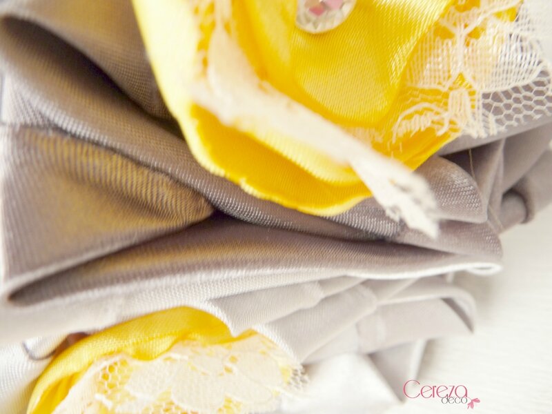 mariage rétro original bouquet gris argent jaune dentelle ivoire strass tissu cereza deco 3