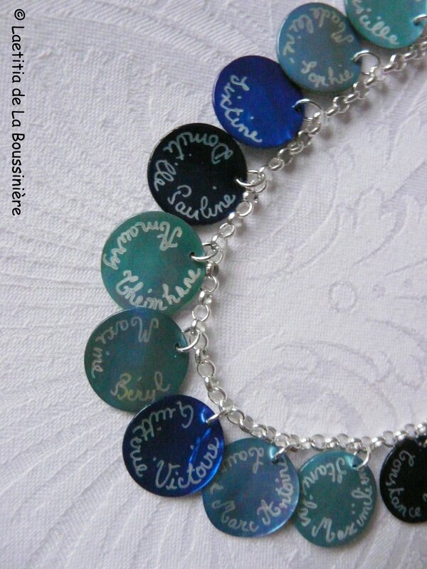 Collier personnalisé avec médailles gravées