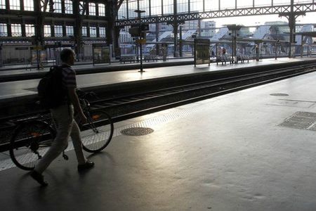 28892_la-gare-de-lille-flandres-lors-de-la-greve-du-24-juin-2010-contre-la-reforme-des-retraites