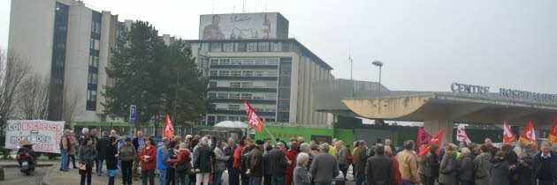 deux-cents-personnes-se-mobilisent-pour-la-defense-de-l-hopital-public-de-dole