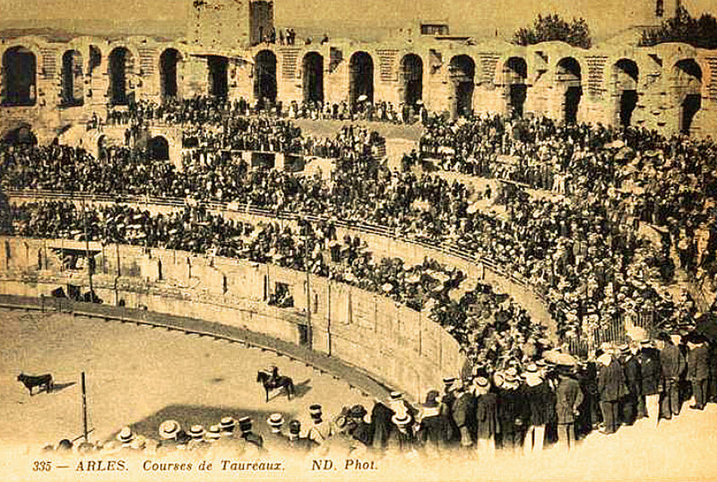 Arles_Arènes_lors_d'une_corrida