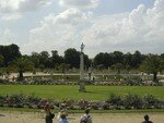 1603676_The_big_fountain_in_Jardin_du_Luxembourg_Paris