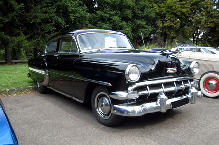Chevrolet_bel_air_4door_sedan_de_1954_01