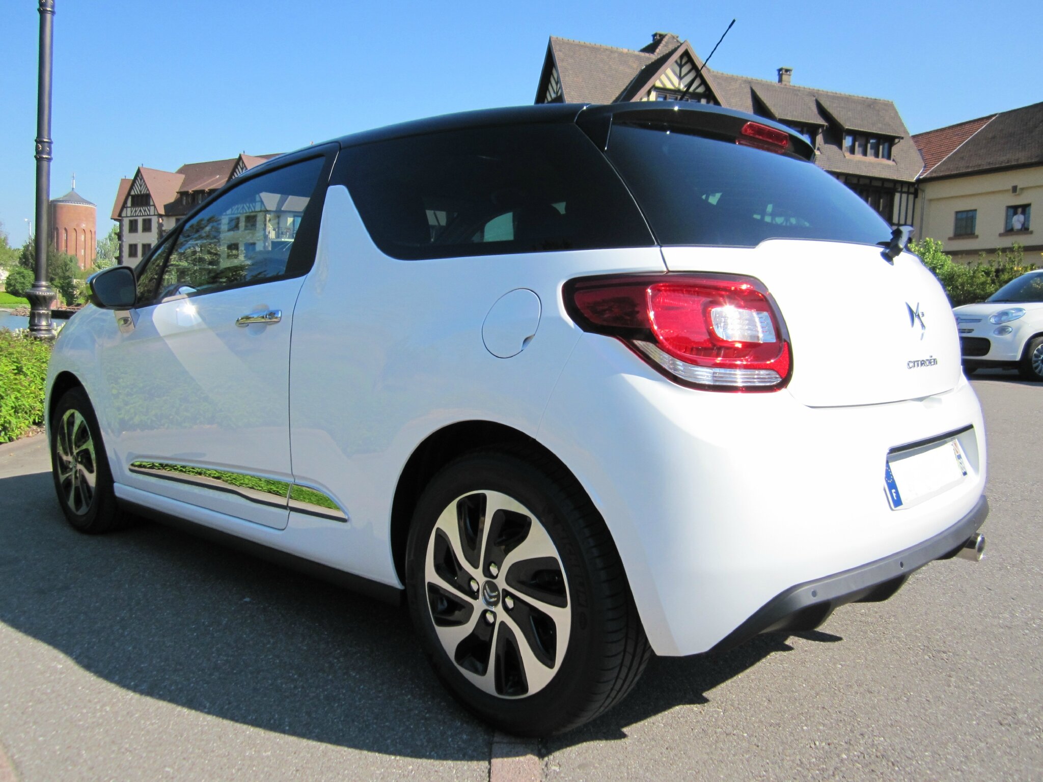 DS3 SO CHIC BLANC BANQUISE TOIT NOIR Photo de DS3