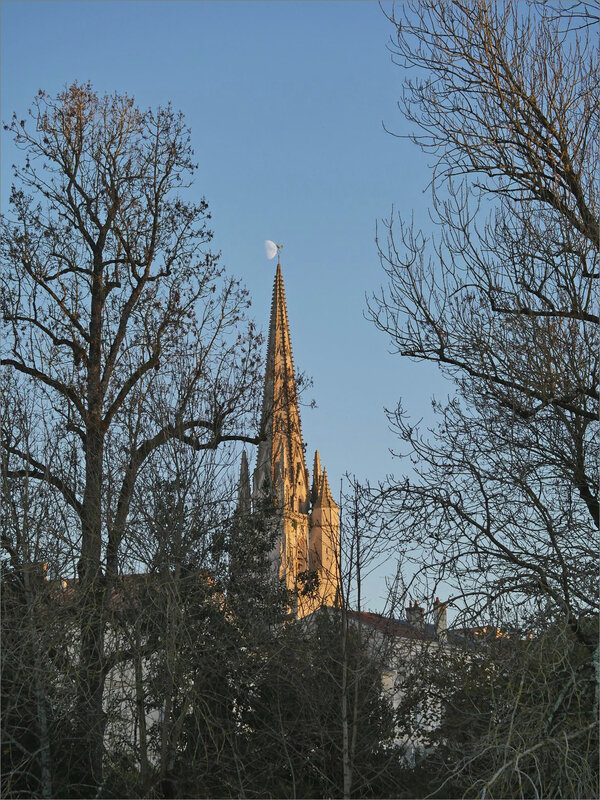 Eglise ND cop lune 1 231120