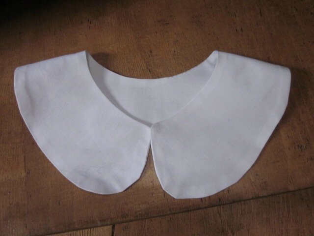 Col BERYL en coton blanc fermé par un crochet sur le devant (1)