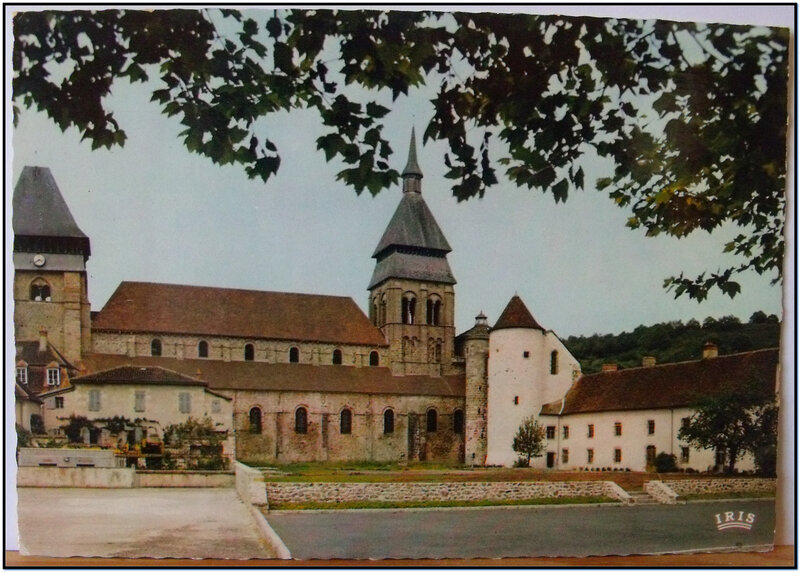 Chambon sur Voueize - l'église et la mairie - datée 1971