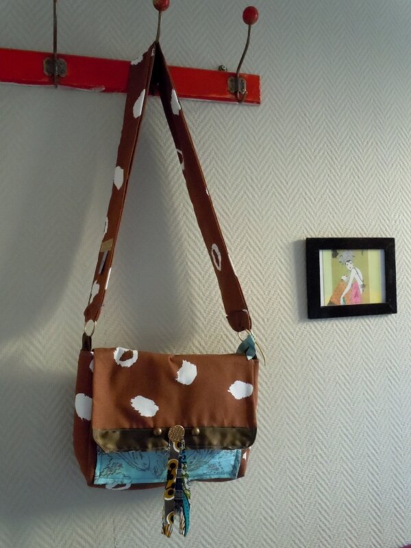 Besace brune et turquoise