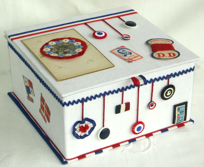 2008-03 boite bleu blanc rouge 1