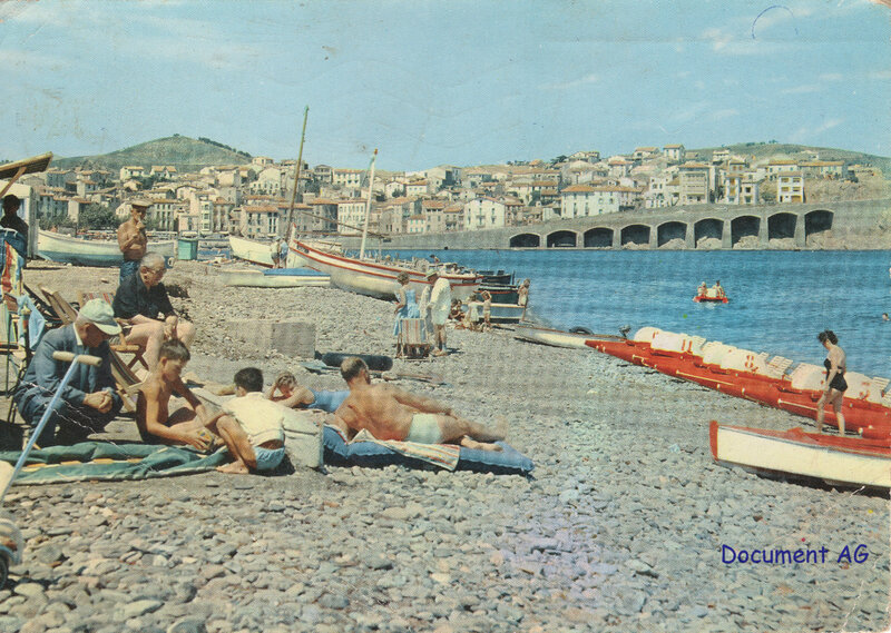 677 La plage, et vue générale sur la ville 1964