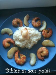 Crevettes tigrées au curry et à la pêche et risotto au parmesan