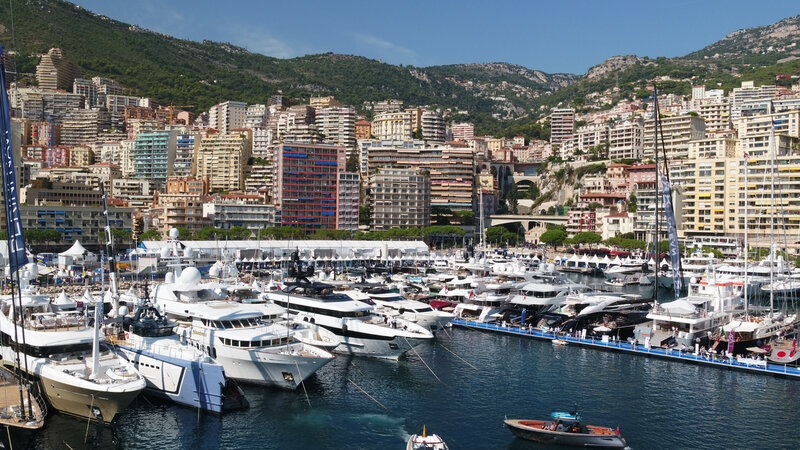 1 Que de bolides de mer sur le Port Hercule