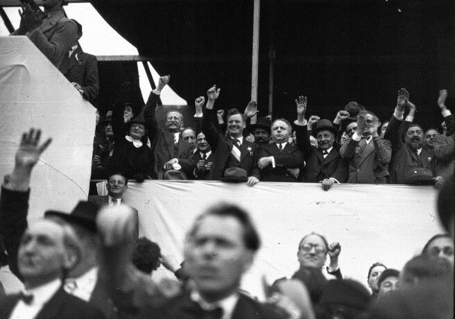 Photo-Rassemblement-populaire-14-juillet-1936