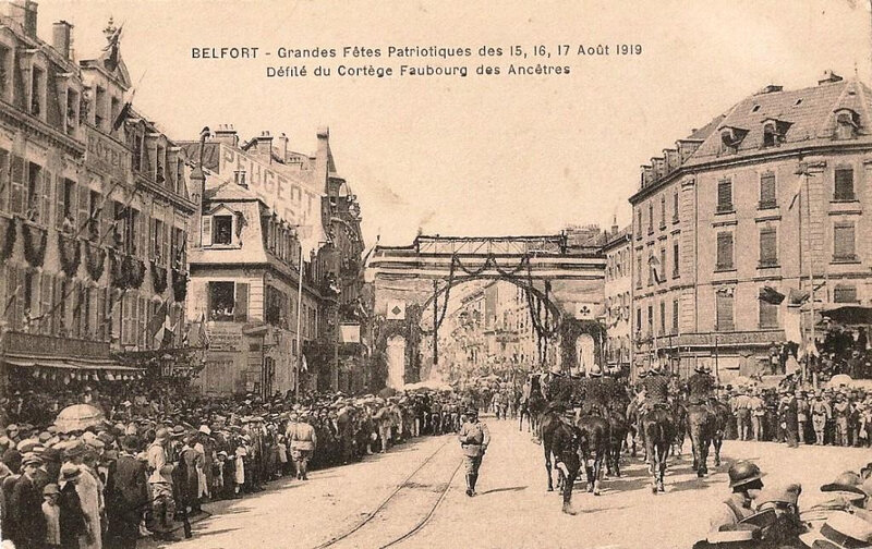 5 1919 08 15 Belfort CPA Fêtes patriotiques Fbg Ancêtre Défilé dragons