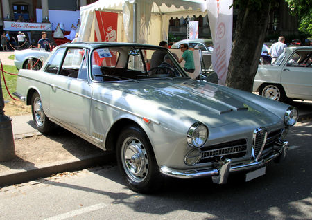 Alfa_romeo_2000_S__vignale_de_1958__34_me_Internationales_Oldtimer_meeting_de_Baden_Baden__01