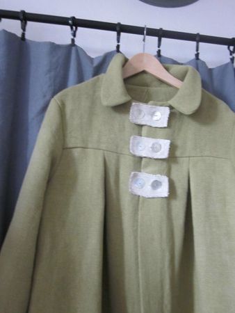 Manteau d'été en lin bicolore vert olive et beige (7)