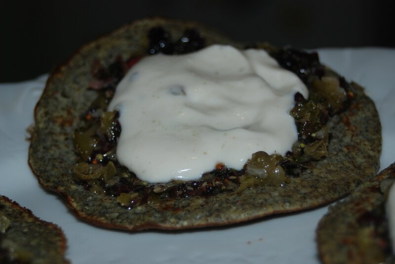 Blinis de lentilles, tartare d'algues et crème citron