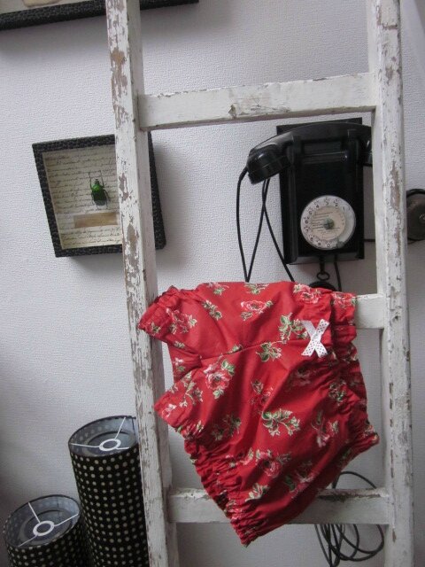 Culotte BIANCA en coton rouge imprimé coquelicots et noeud blanc à pois rouge (6)