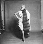 1962_07_10_by_bert_stern_WhiteDressFurStole_030_06