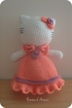 hello_kitty_devant_rond