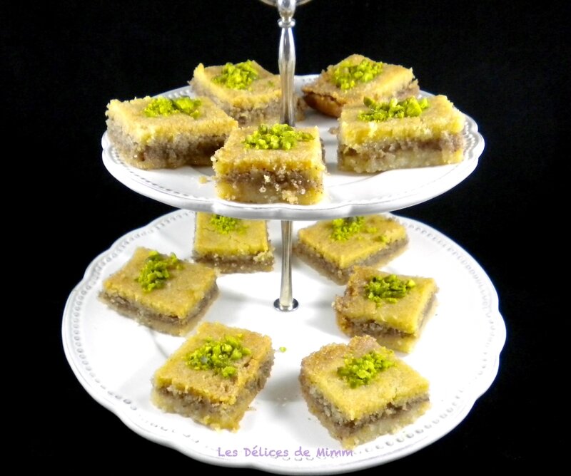Petits gâteaux de semoule aux noix