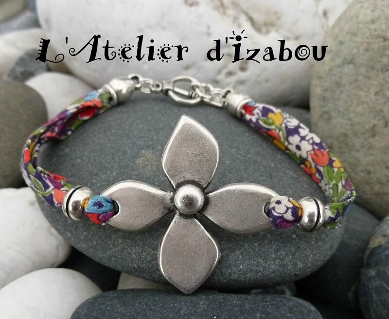 P1120873 Bracelet liberty fleurs multicolores, connecteur fleur et perles métal, fermoir toggle rond