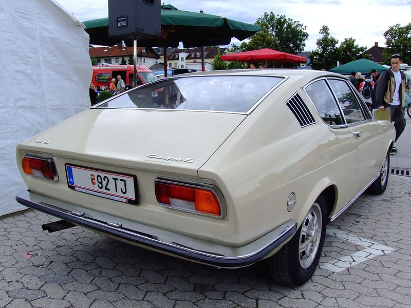 1024px-Audi_100_Coupe_S_04