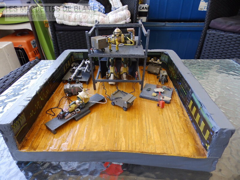 Diorama 1960 PROJET VENGEANCE - En cours de montage, décoration Blame Custom - Bandaï MS-06F ZAKUII 1/144 et Hasegawa US Aerospace ground equipment set 1/72 - Page 2 119834250