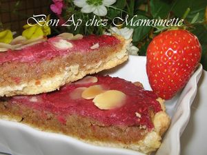 Tartelettes_aux_fraises_bio_du_jardin__framboises_sur_nid_d_amandes_bonapchezmamoune