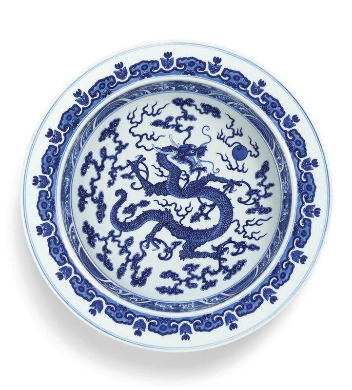 A large blue and white 'dragon' basin, Qing dynasty, Qianlong period