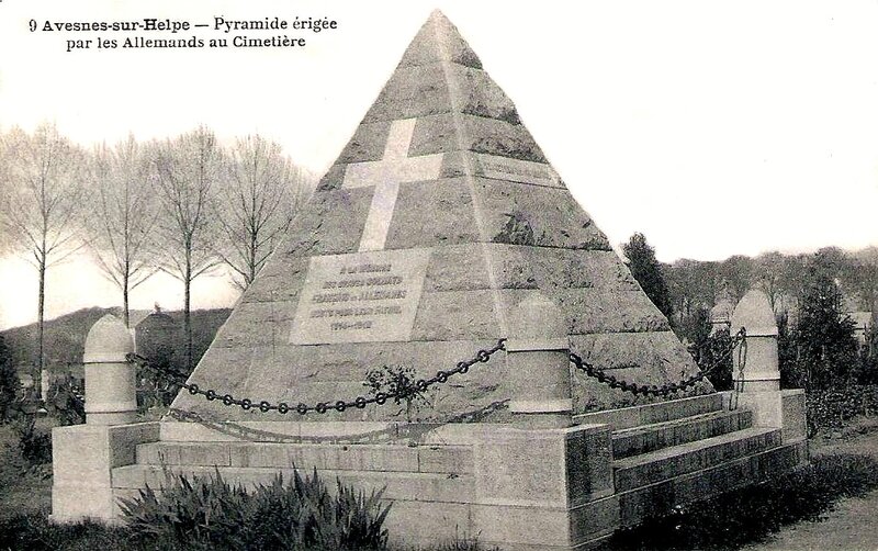 AVESNES SUR HELPE - Pyramide