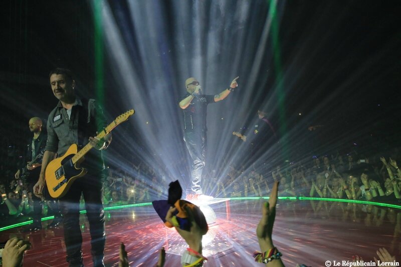 pascal-obispo-a-enflamme-le-galaxie-d-amneville-hier-soir-pour-le-plus-grand-plaisir-de-ses-fans-venus-en-nombre-photo-gilles-wirtz (11)