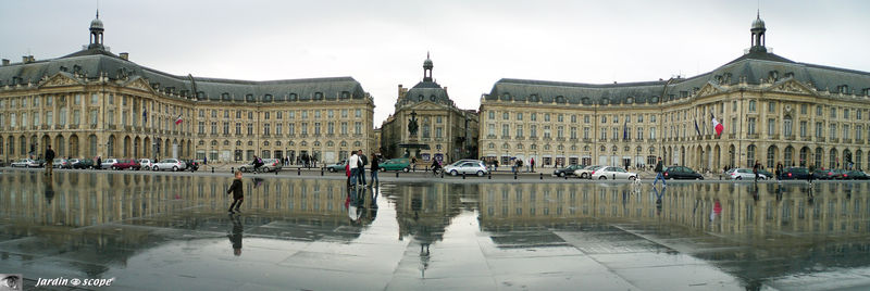 Place_de_la_Bourse_panorama